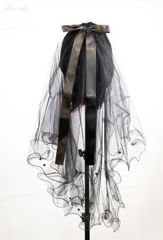 Gothic Tüllschleier „Dark Bride“ mit Perlen & Satinband